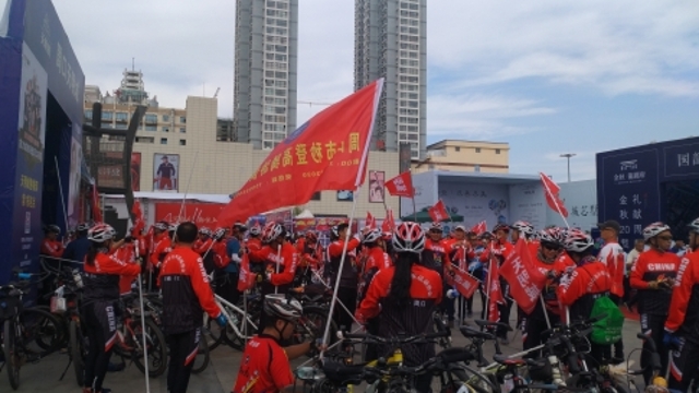 200多名騎友“世界無車日” 義務(wù)騎行宣傳環(huán)保