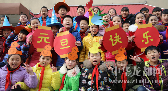 周口項城：巧手剪紙迎新年